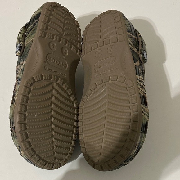 CROCS W9 Camouflage Shoes - Picture 11 of 11